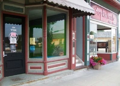 Palmer Building and NRHP Marker image. Click for full size.