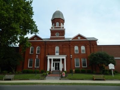 Vietnam War Memorial Marker & County Courthouse. Click for full size. Vietnam War Memorial Marker & County Courthouse image. Click for full size.