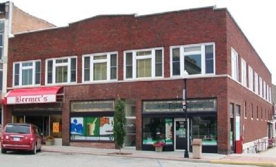 601-605 Locust Street and NRHP Marker image. Click for full size.