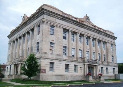 Livingston County Courthouse image. Click for full size.