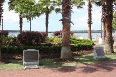 Beaufort South Carolina Tricentennial Marker, Plaques 1 and 2. Click for full size. Beaufort South Carolina Tricentennial Marker, Plaques 1 and 2 image. Click for full size.