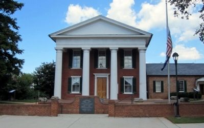 Buckingham Courthouse. Click for full size. Buckingham Courthouse image. Click for full size.