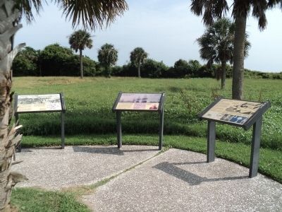 Markers at Fort Moultrie image. Click for full size.