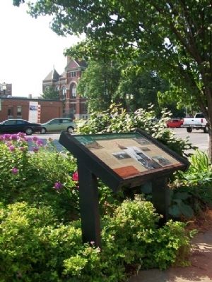 Franklin County Courthouse and Marker image. Click for full size.
