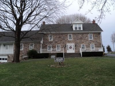 Russell�s Tavern image. Click for full size.