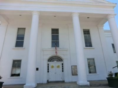 The Harrison County Courthouse and nearby marker image. Click for full size.