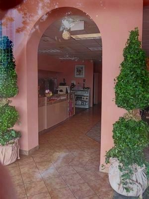 The Arched Doorway of the 1925 Hunter's Hardware Building<br>Inside the Dor-Ne Coreset Shoppe. Click for full size. The Arched Doorway of the 1925 Hunter's Hardware Building<br>Inside the Dor-Ne Coreset Shoppe image. Click for full size.