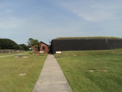 Marker at Fort Moultrie image. Click for full size.