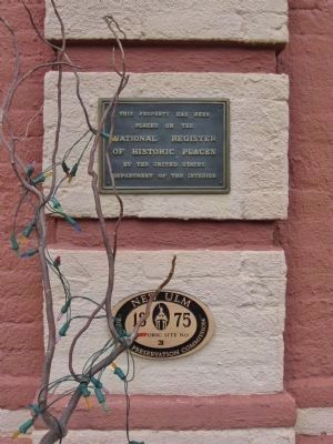 Nearby Plaques image. Click for full size.