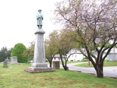 Confederate Soldiers Monument. Click for full size. Confederate Soldiers Monument image. Click for full size.