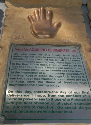 <i>Inang Laya</i> Monument: The Hand of Sen. Aquilino Q. Pimentel, Jr. image. Click for full size.
