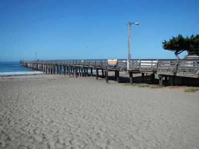 Cayucos Pier image. Click for full size.