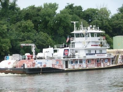Tugboat on the river by the marker image. Click for full size.