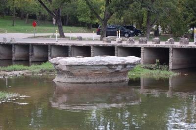 Close-up of The Round Rock looking West. image. Click for full size.