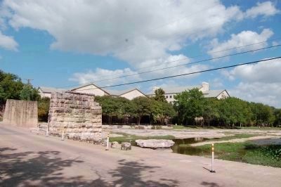 The Round Rock Marker (facing northwest) image. Click for full size.