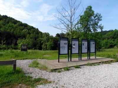 Middle Creek Battlefield Interpretive Signs image. Click for full size.