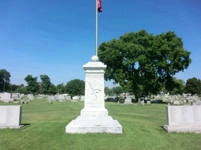 Confederate Monument at Evergreen Cemetery image. Click for full size.