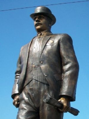 William B. Strang, Jr. Statue image. Click for full size.