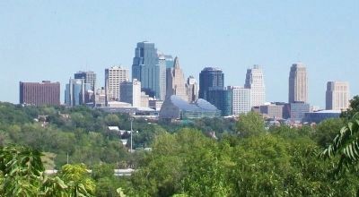View of Kansas City MO from Rosedale Memorial Arch image. Click for full size.