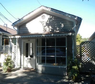 Folk Victorian Cottage and Marker. Click for full size. Folk Victorian Cottage and Marker image. Click for full size.