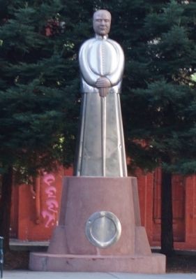 Dr. Sun Yat Sen Statue. Click for full size. Dr. Sun Yat Sen Statue image. Click for full size.
