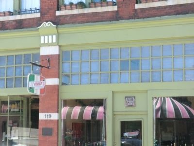 Vinnies Italian Restaurant Marker image. Click for full size.