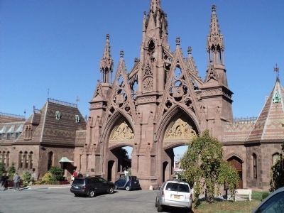 Green-Wood Cemetery	Gates and Marker image. Click for full size.