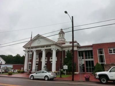 Front view of the Sullivan County Courthouse image. Click for full size.