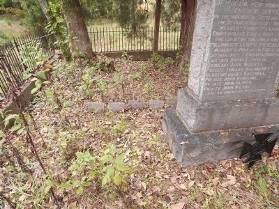 Seventh Kentucky Mounted Infantry grave markers image. Click for full size.