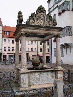 Mains Water Well on the Market Square image. Click for full size.
