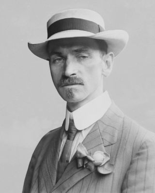 Glenn Curtiss, 1909. Click for full size. Glenn Curtiss, 1909 image. Click for full size.