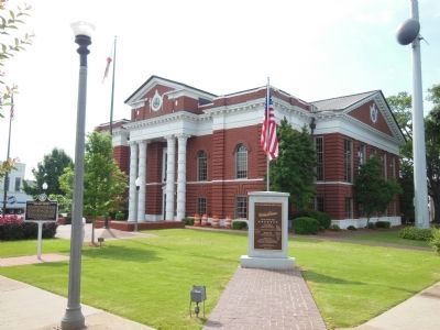 Talladega County Court House (in the background) image. Click for full size.