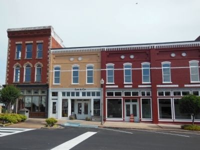 Talladega Courthouse Square: North Streeet image. Click for full size.