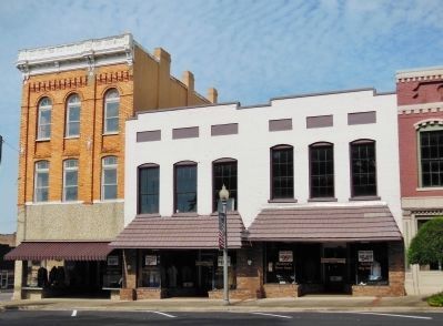 Talladega Courthouse Square: Court Street image. Click for full size.