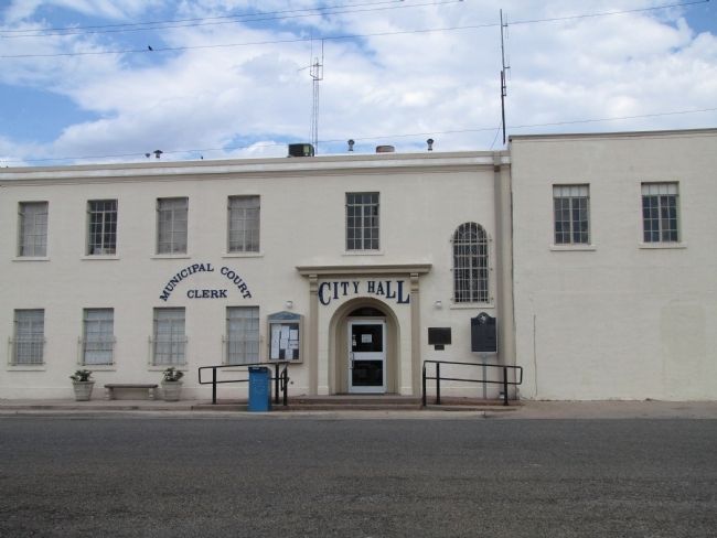 Gatesville City Hall with marker image. Click for full size.