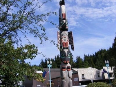 Chief Kyan Totem Pole image. Click for full size.