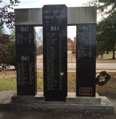World War II Memorial (rear of monument) image. Click for full size.