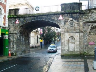 Shipquay Gate and Marker. Click for full size. Shipquay Gate and Marker image. Click for full size.