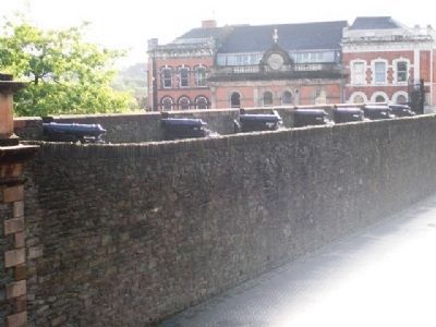 Artillery on Derry City Wall image. Click for full size.
