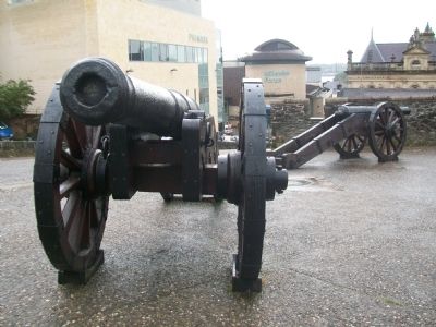 Demi-culverin Cannon on Newgate Bastion image. Click for full size.