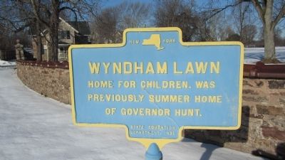 Wyndham Lawn Marker image. Click for full size.