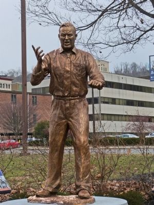 Walter Reuther Statue image. Click for full size.