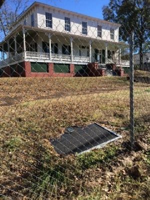 House & Marker. Click for full size. House & Marker image. Click for full size.