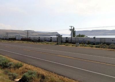 Wide view of the Fort Walla Walla and Fort Nez Perce Markers. Click for full size. Wide view of the Fort Walla Walla and Fort Nez Perce Markers image. Click for full size.