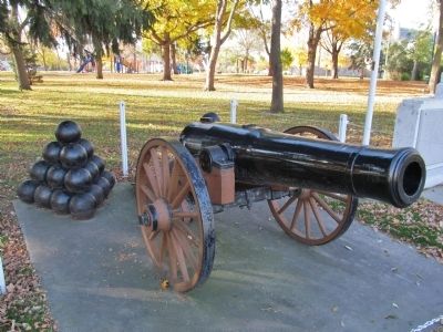 Cannon by Monument image. Click for full size.
