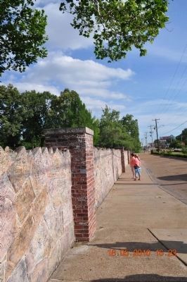 Wall in front of Graceland image. Click for full size.