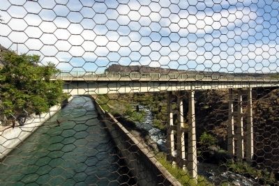 Malad Flume and US30 Bridge image. Click for full size.