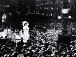 Luisa Tetrazzini singing in San Francisco. Click for full size. Luisa Tetrazzini singing in San Francisco image. Click for full size.