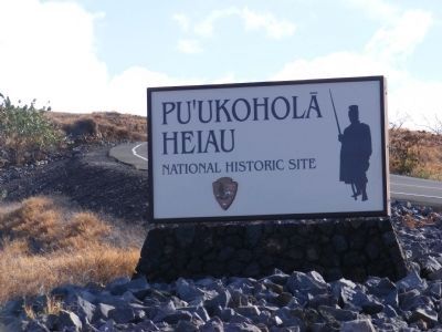 Pu'ukohola Heiau National Historic Site-sign at the entrance to the site image. Click for full size.