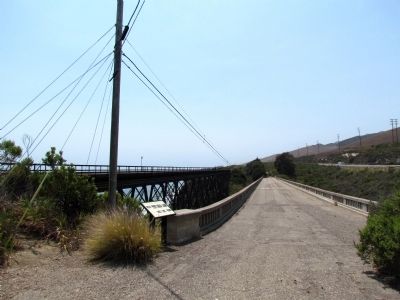 Old US 101 Bridge over Arroyo Hondo image. Click for full size.